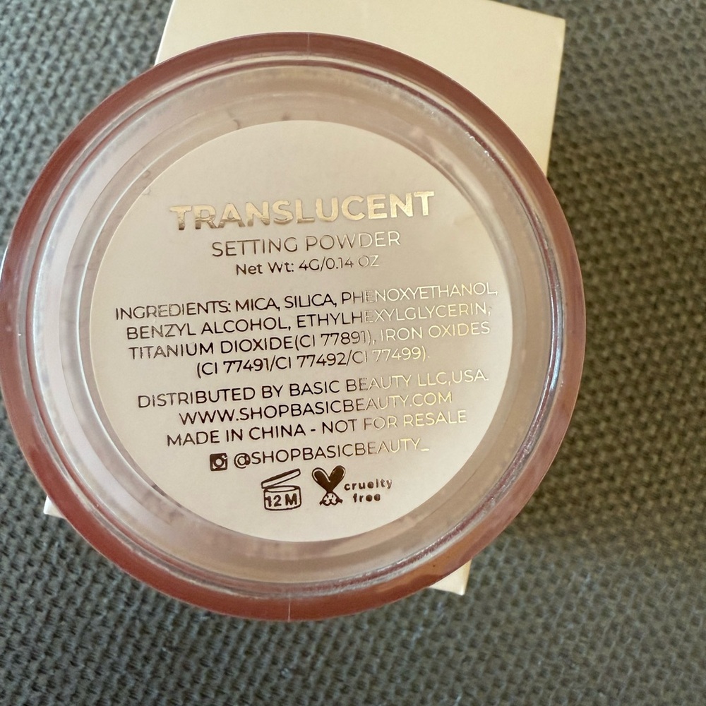 Basic Beauty Setting Powder - Picture 2 of 4